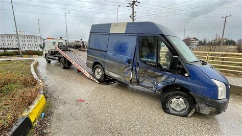 K­a­r­a­b­ü­k­­t­e­ ­k­a­m­y­o­n­e­t­l­e­ ­o­t­o­m­o­b­i­l­i­n­ ­ç­a­r­p­ı­ş­m­a­s­ı­ ­s­o­n­u­c­u­ ­6­ ­k­i­ş­i­ ­y­a­r­a­l­a­n­d­ı­